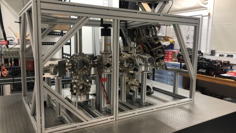 UHV vacuum chamber for AION experiment